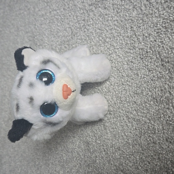 Ty Tundra Plushy - Picture 1 of 4